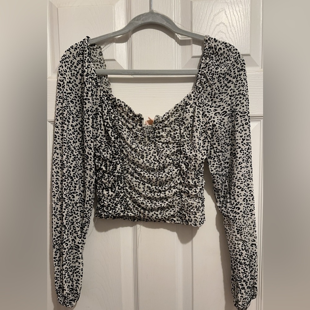 boutique cheetah long sleeve top